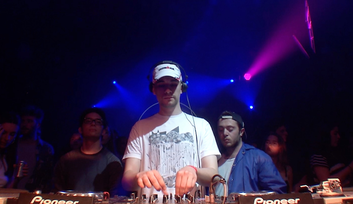 Photo of set Detente.