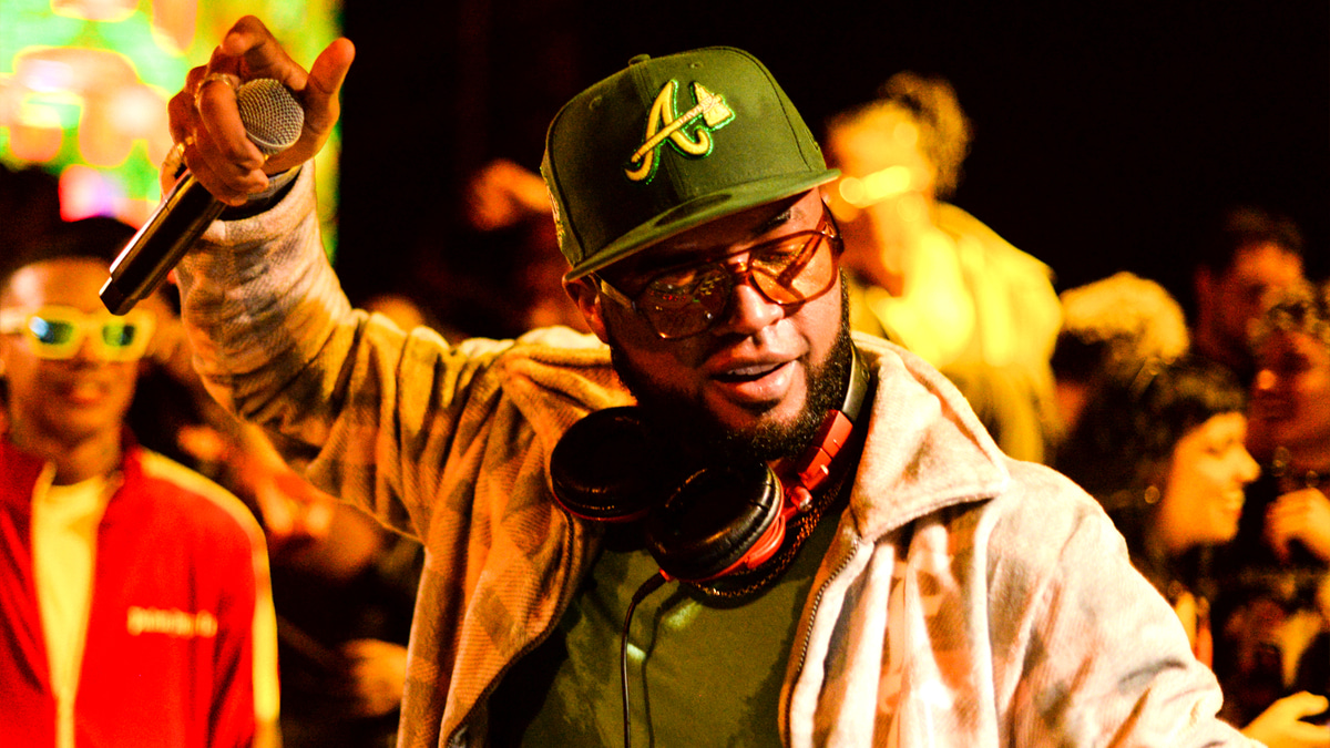 Photo of set DJ Dever.