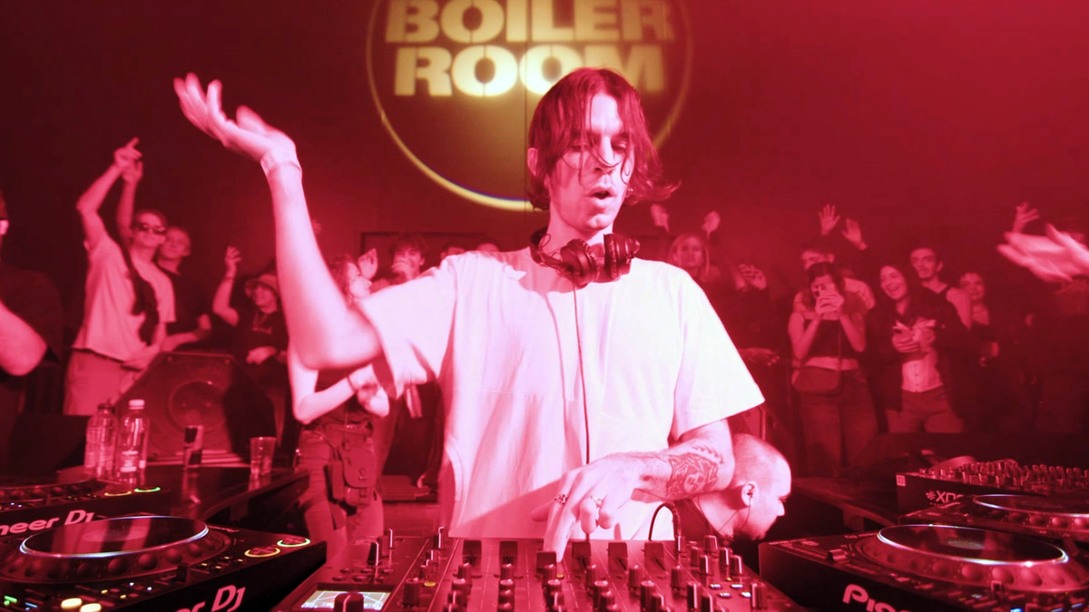 Photo of set DJ Saliva.