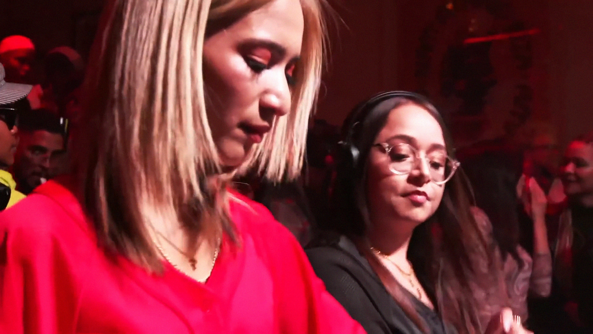 Photo of set Fizz & Shai-A.