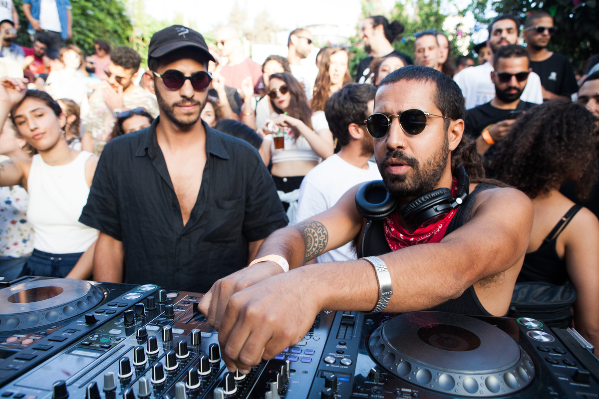 Photo of set Jazar Crew.