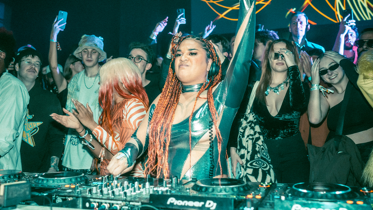 Photo of set Lady Shaka.