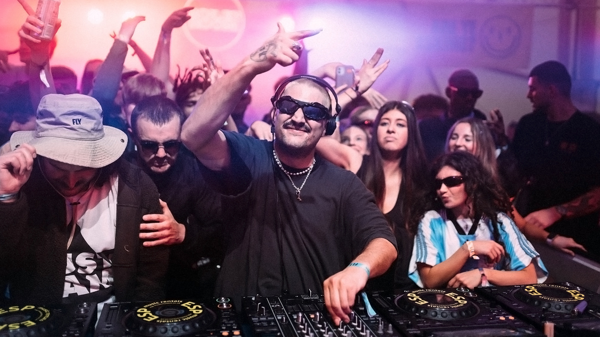 Photo of set LB aka LABAT.