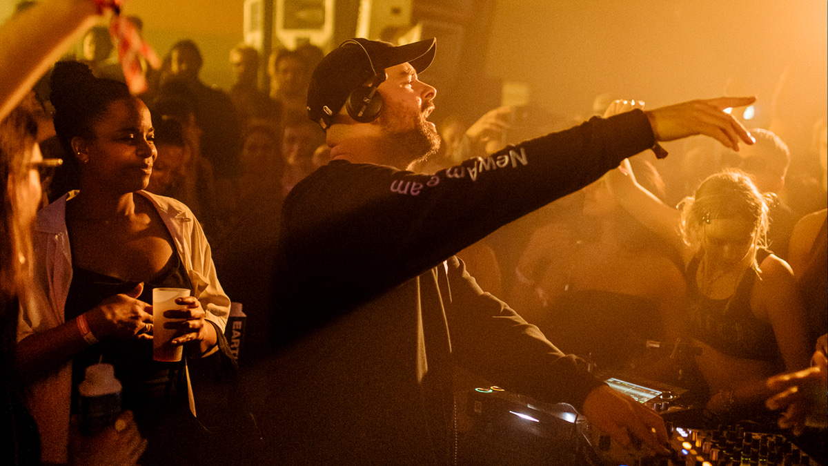 Photo of set Lenzman.