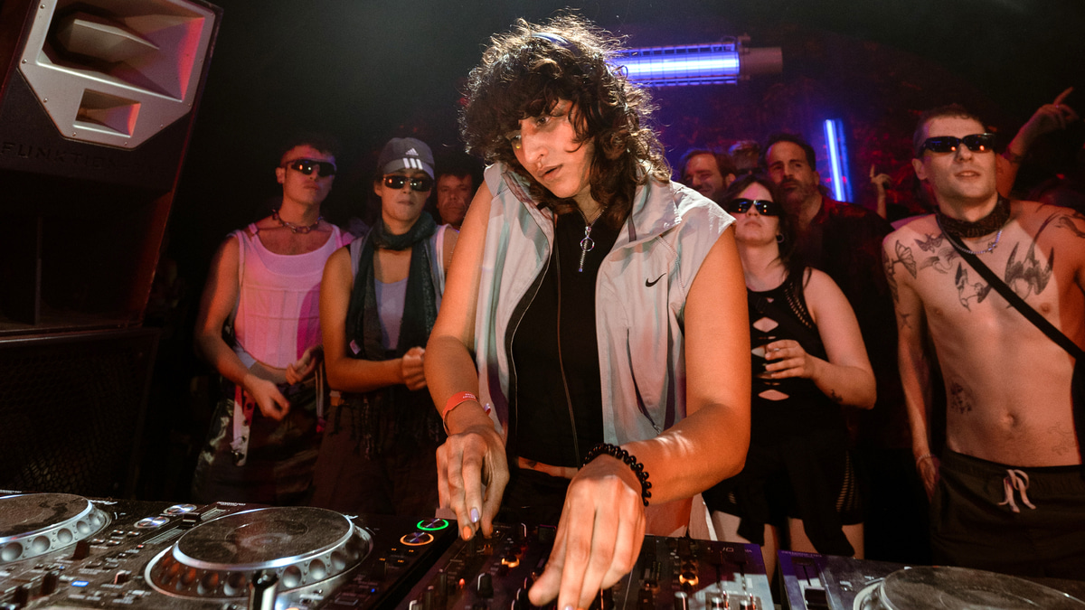 Photo of set mad miran.