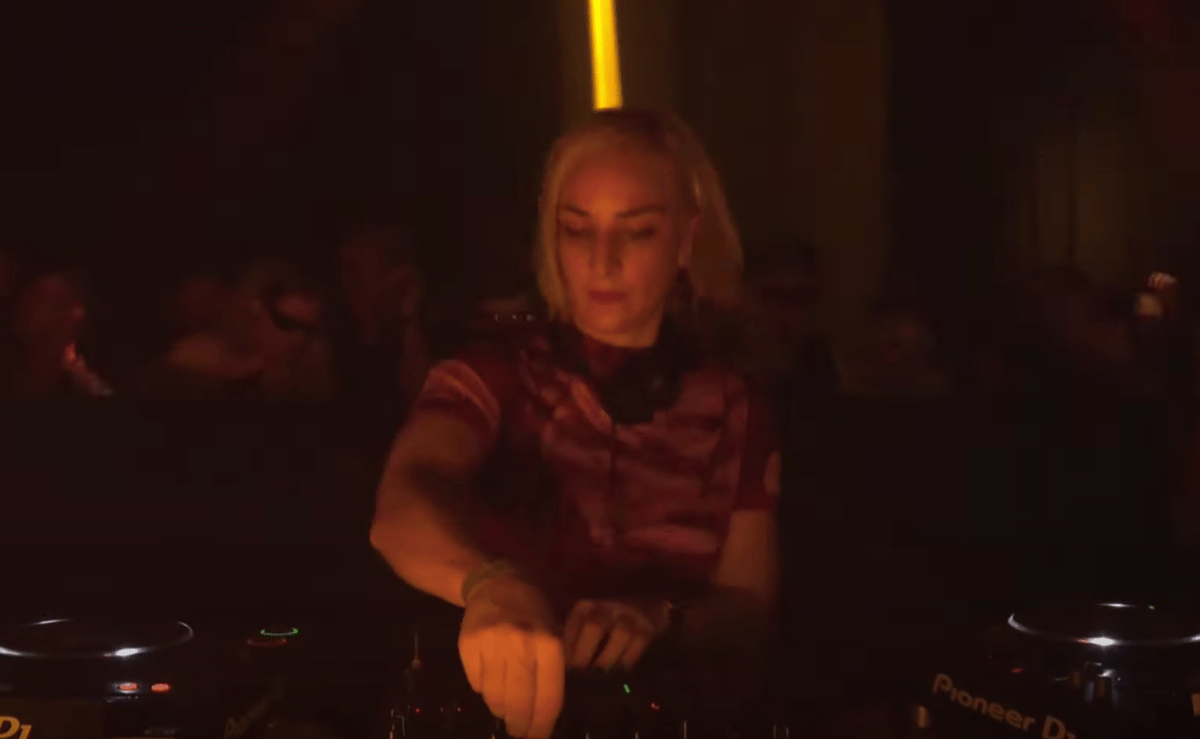 Photo of set Insolate.