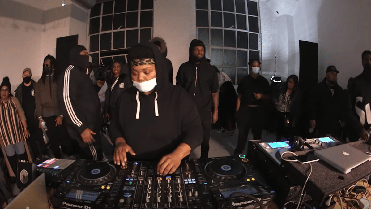 Photo of set Jana Rush.