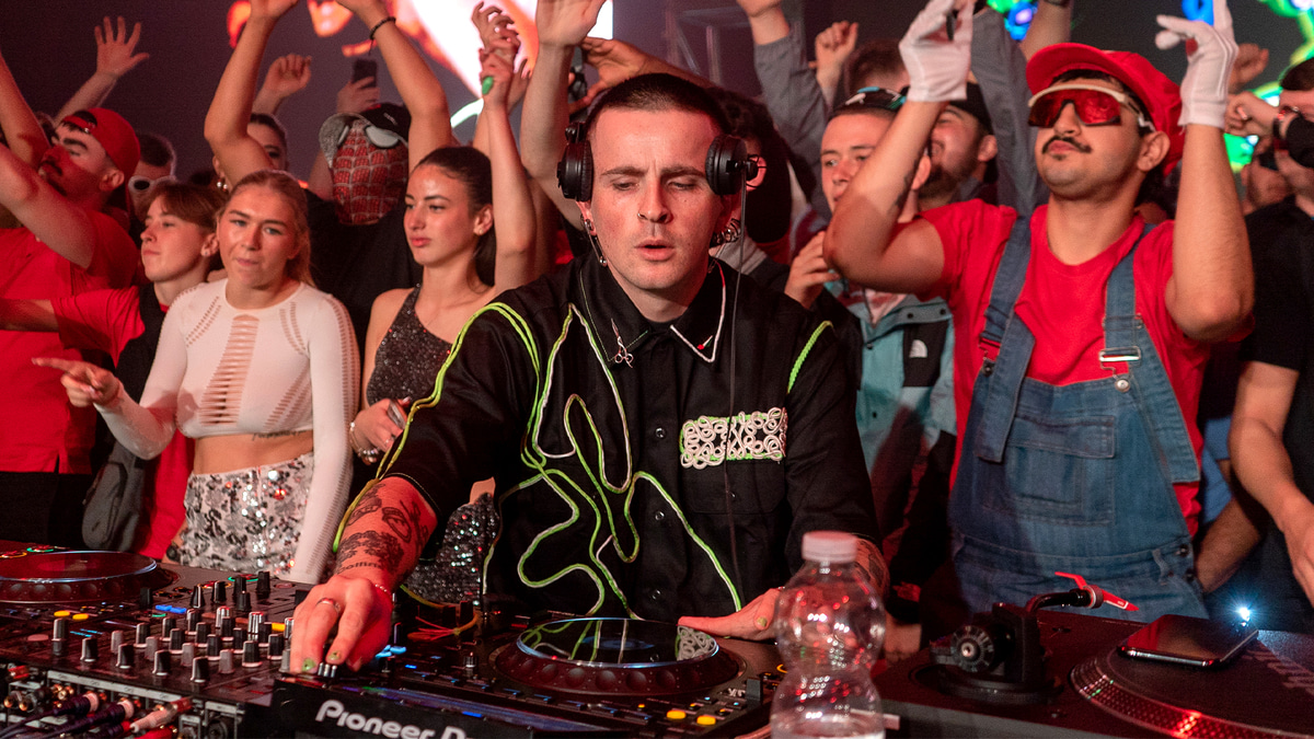 Photo of set Shampain.