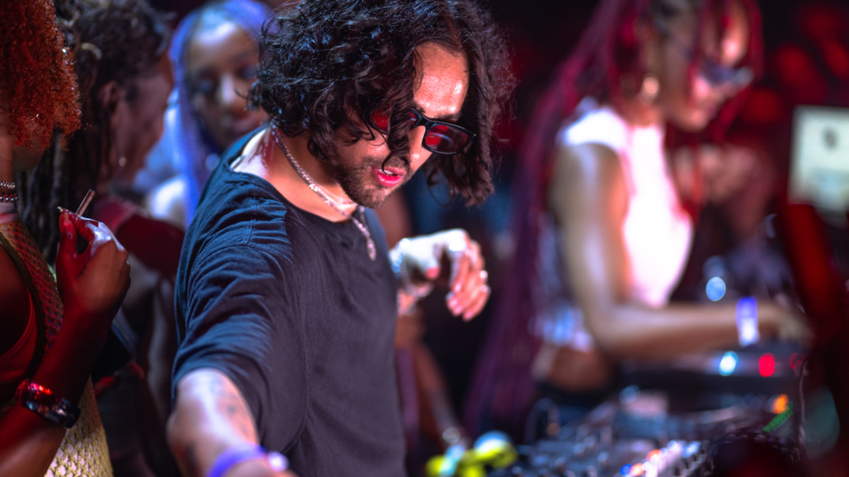 Photo of set TREY KAMS.