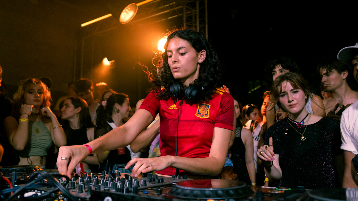 Photo of set u.r.trax.