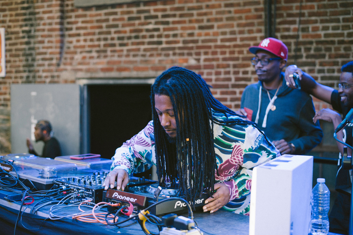 Photo of set Yung Neil.